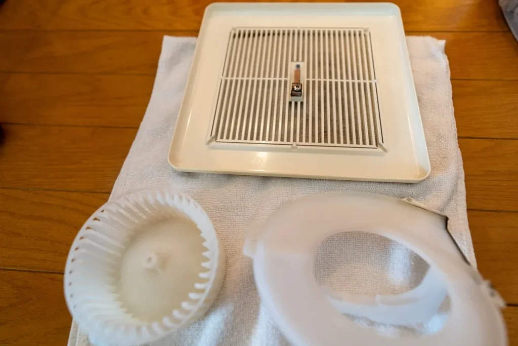 浴室の乾燥機もきれいにクリーニング